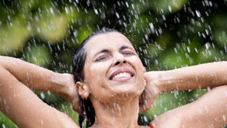 5 Expert Diet Suggestions To Get Glowing Skin This Monsoon