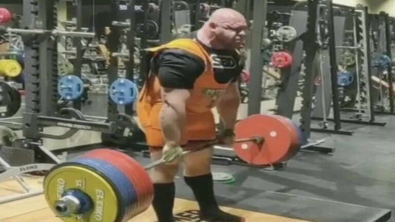 Watch Strongman Ivan Makarov Make a Deadlift Over 1,000 Kilos Look Casual