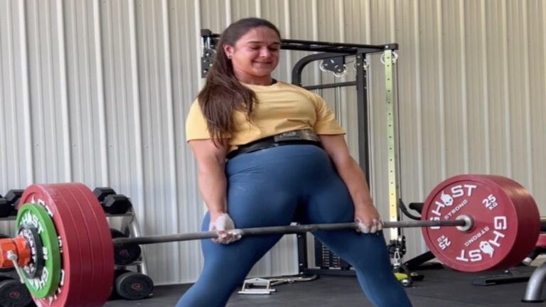 Amanda Lawrence (84KG) Crushes a 551-Pound Paused Deadlift for a Latest PR