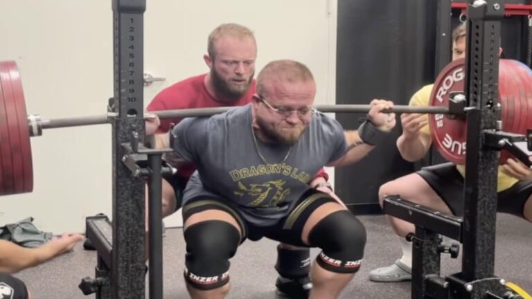 Check Out Powerlifter Joe Sullivan Cruising Through a 372.4-Kilogram (821-Pound) Squat