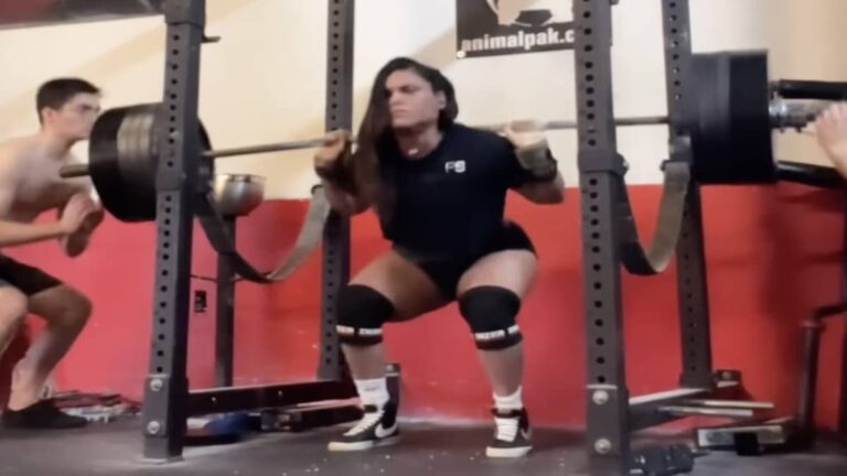 Powerlifter Kheycie Romero Squats 234 Kilograms (516-Kilos) For two Reps