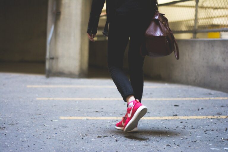 Break Prolonged Sitting With 5-Minute Walks Every 30 Minutes, Researchers Recommend