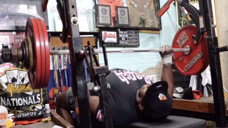 44-Yr-Old Jaisyn Mike Powers Through a 425-Pound Bench Press for a 20-Rep PR