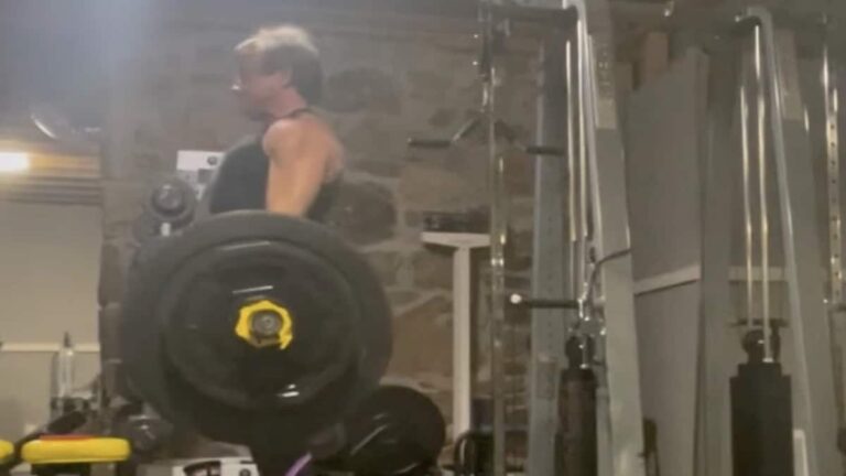 52-Yr-Old Powerlifter Teri Gehring Deadlifts 365 Kilos for a Latest PR