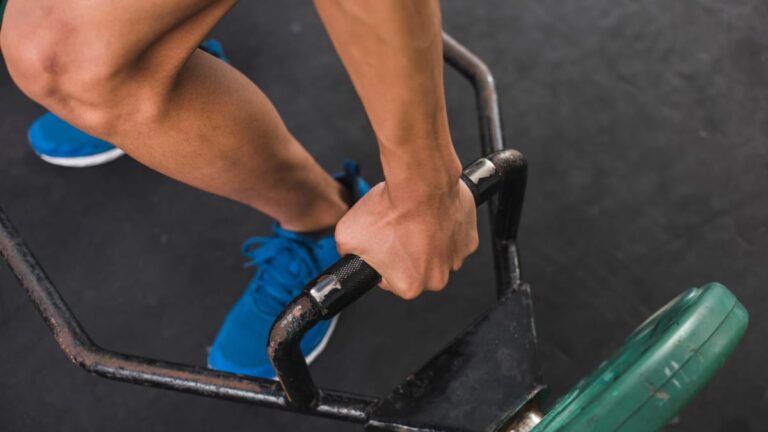 Easy methods to Do the Trap Bar Deadlift — Variations, Advantages, and Common Mistakes