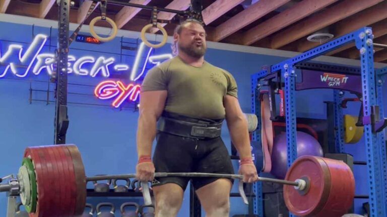 Strongman Martins Licis Crushes a Block Pull Deadlift Over 1,000 Kilos for 4 Reps