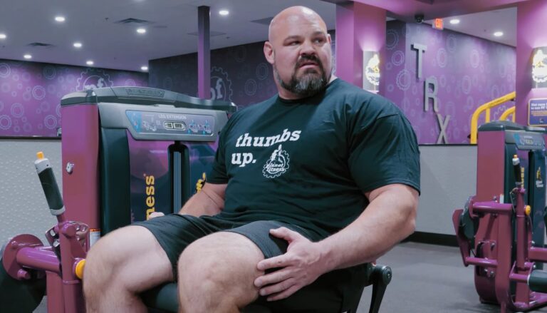 Strongmen Eddie Hall and Brian Shaw Try and Train Legs at a Planet Fitness