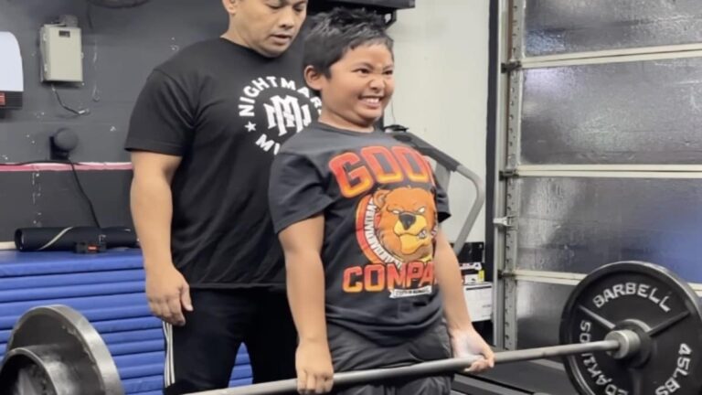 10-12 months-Old Powerlifter Jordan Mica Scores a Beltless 83.9-Kilogram (185-Pound) Deadlift