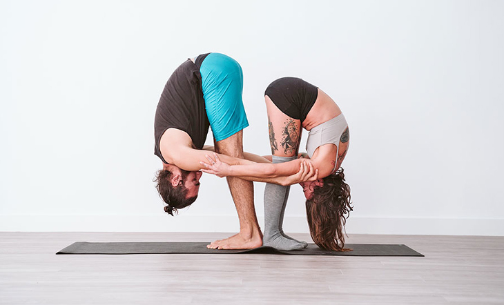 6 Partner Yoga Poses to Strengthen Your Relationship