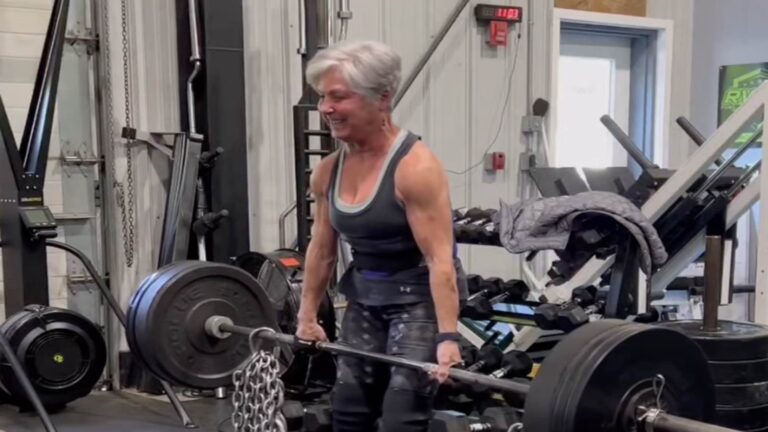 73-12 months-Old Powerlifter Mary Duffy Deadlifts Nearly Triple Body weight — 140.6 Kilograms (310 Kilos) with Chains