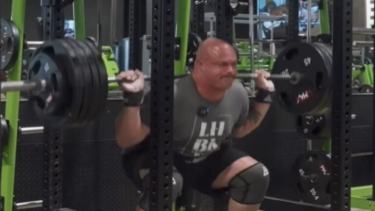 Mitchell Hooper Crushes a 210.9-Kilogram (465-Pound) Squat for 20 Reps