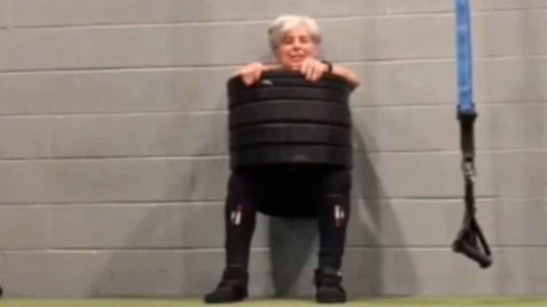 74-Yr-Old Mary Duffy Wall Sits With 97.5 Kilograms (215 Kilos) of Added Weight For two Minutes