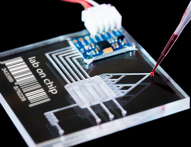 Capture and release of tumor cells using a bioelectronic device